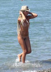 Topless women on the Kapalua Bay Image 4