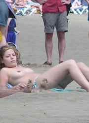 A bikini lady going topless on the Tahiti Image 3