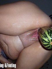 Huge green squash makes her pussy suffer
