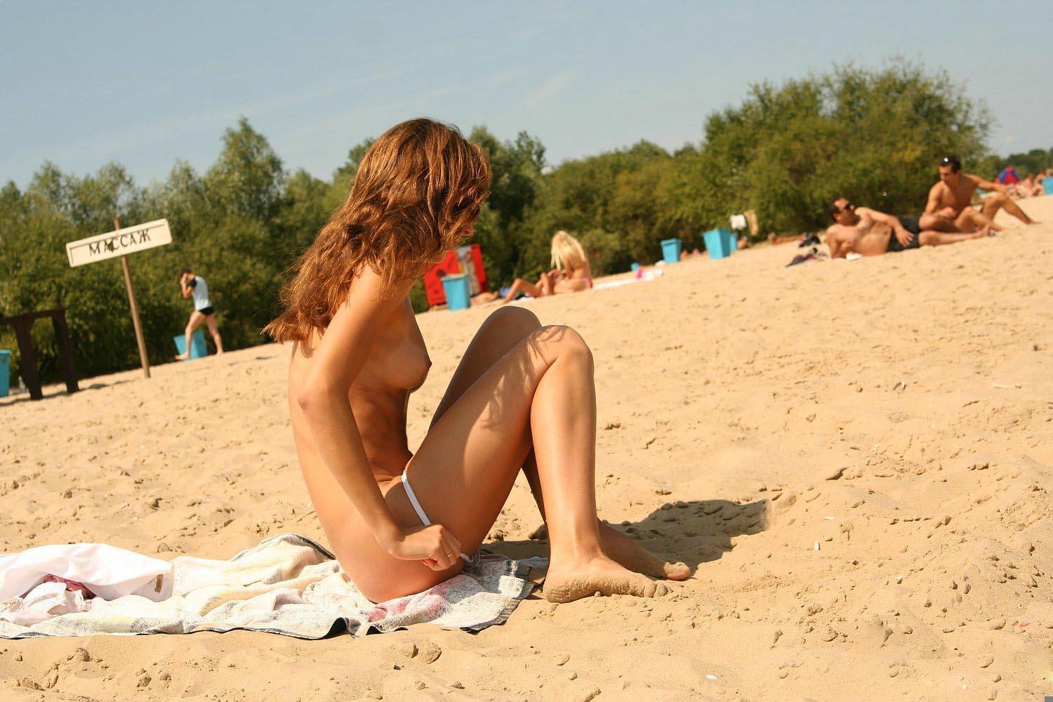 голым на городском пляже фото 1