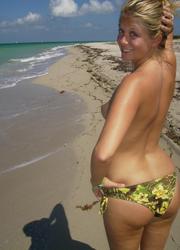 A bikini babe going topless on the Tulum Image 1