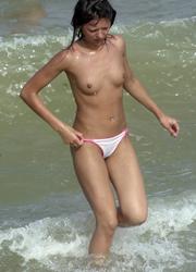 A bikini bitch going topless on the Koh Phangan Image 1